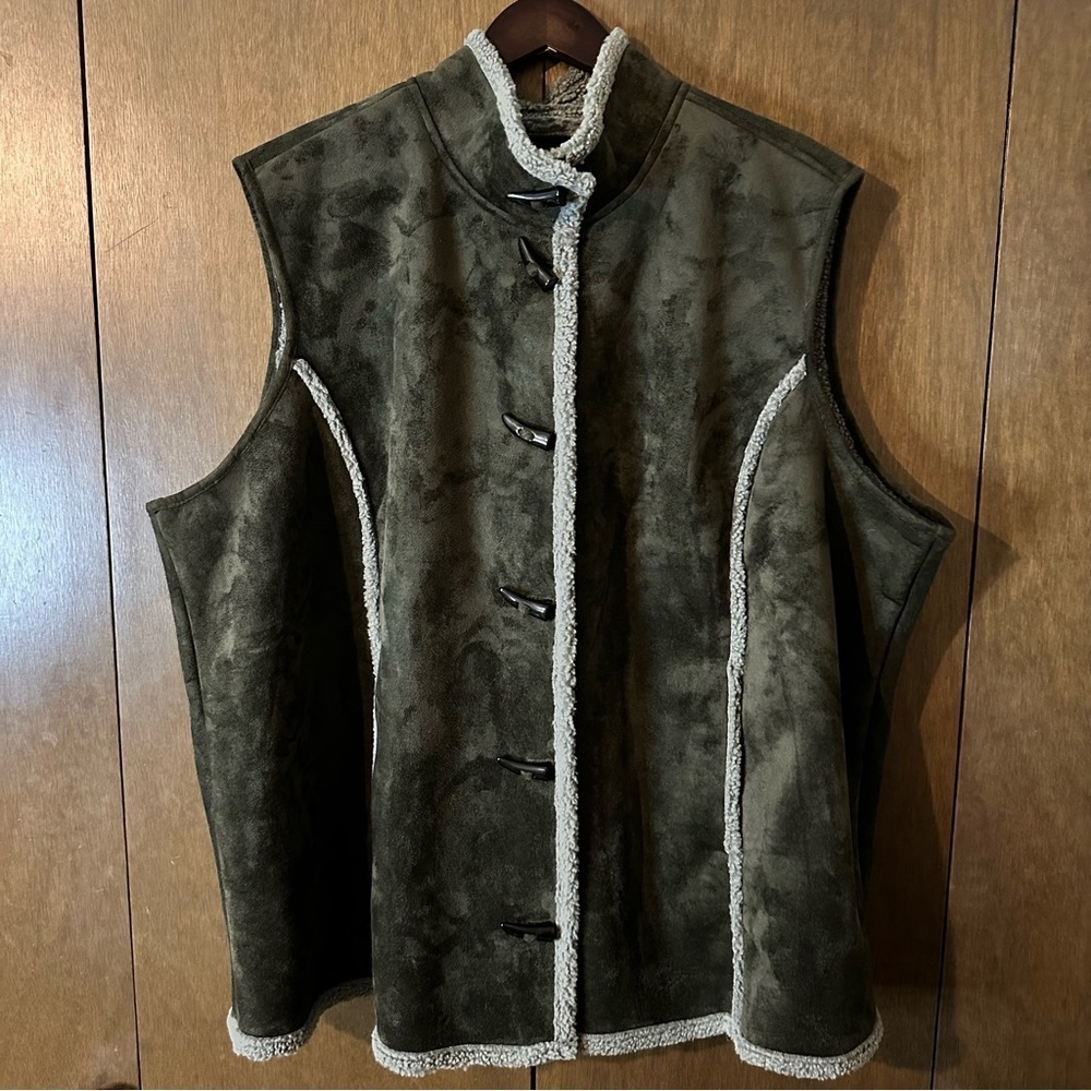 Cotton Ginny Green Vegan Fleece Lined Vest Toggle Closure Size Plus XL NWT - Picture 2 of 10
